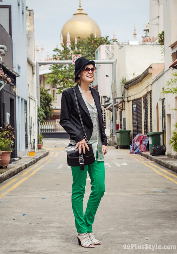Dandy chic outfit with bright green pants