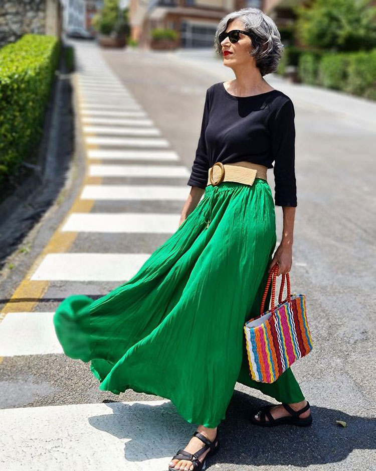 Chic maxi skirt with an elegant knit top