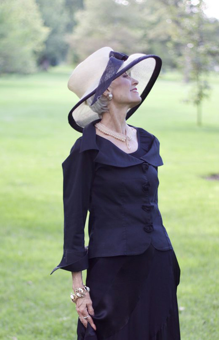 Judith in all black outfit with white/black hat | 40plusstyle.com