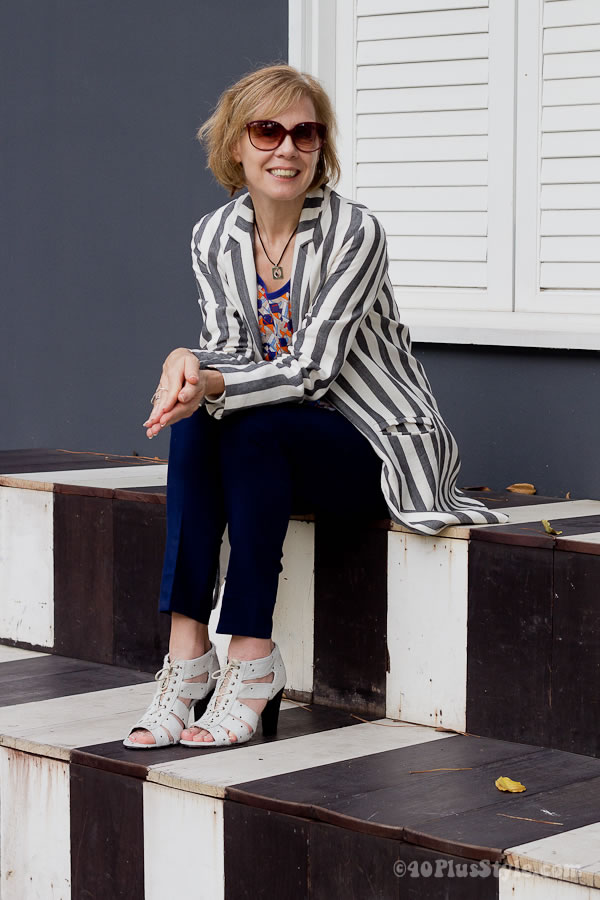 High contrast blazer with stripes
