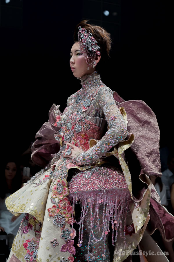 Guo Pei fashion Show in Singapore - be completely wowed!