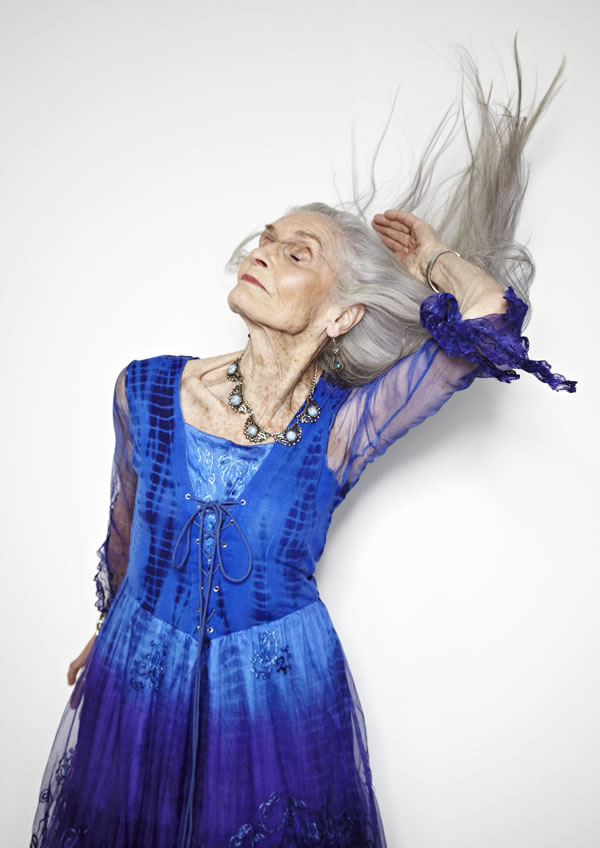 Fabulous Fashionistas - Daphne Selfe - Talking with filmmaker Sue Bourne | photography: Christopher Kennedy | 40PlusStyle.com