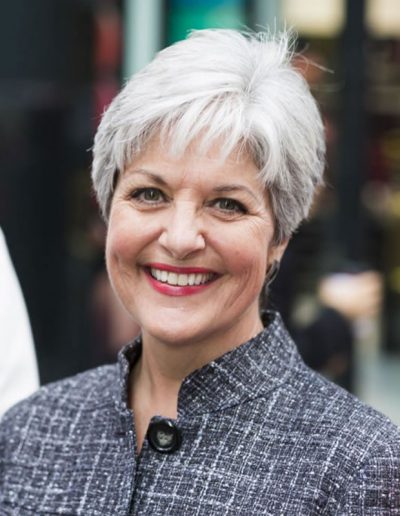 Celebrating women with fabulous short gray hairstyles | 40plusstyle.com