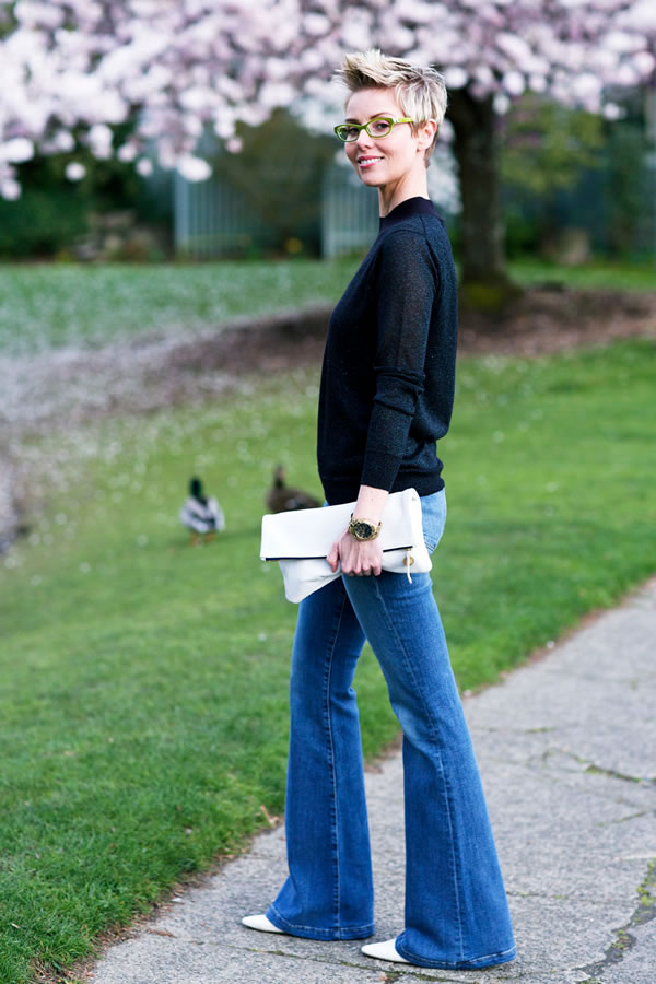 Casual chic in flared jeans | 40plusstyle.com