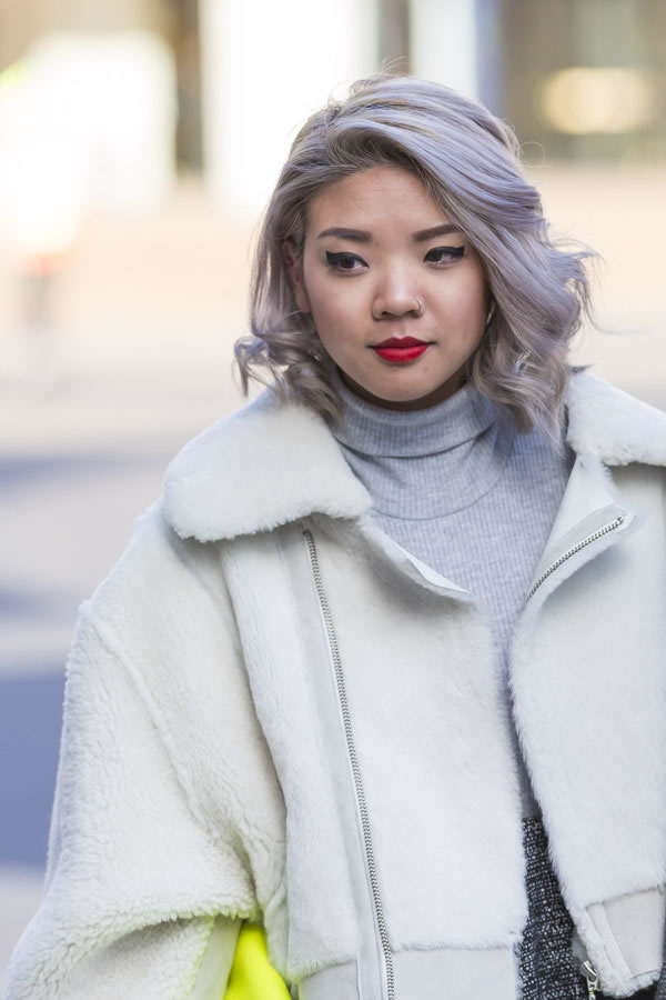 40+ women with beautiful middle-long gray hairstyles!