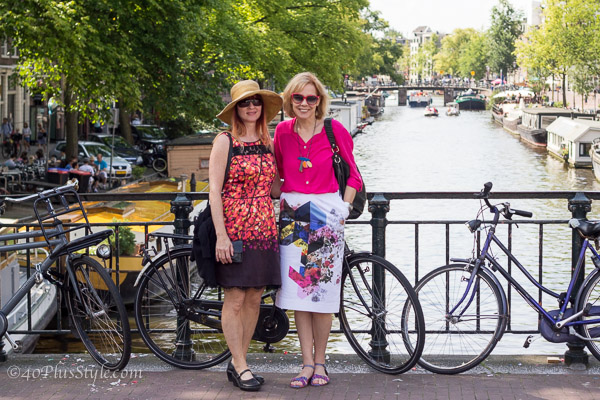 At the Amsterdam canals | 40plusstyle.com
