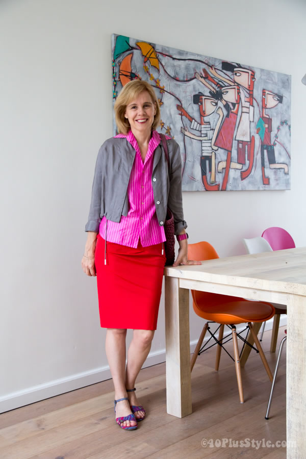 Mixing red, pink and gray | 40plusstyle.com