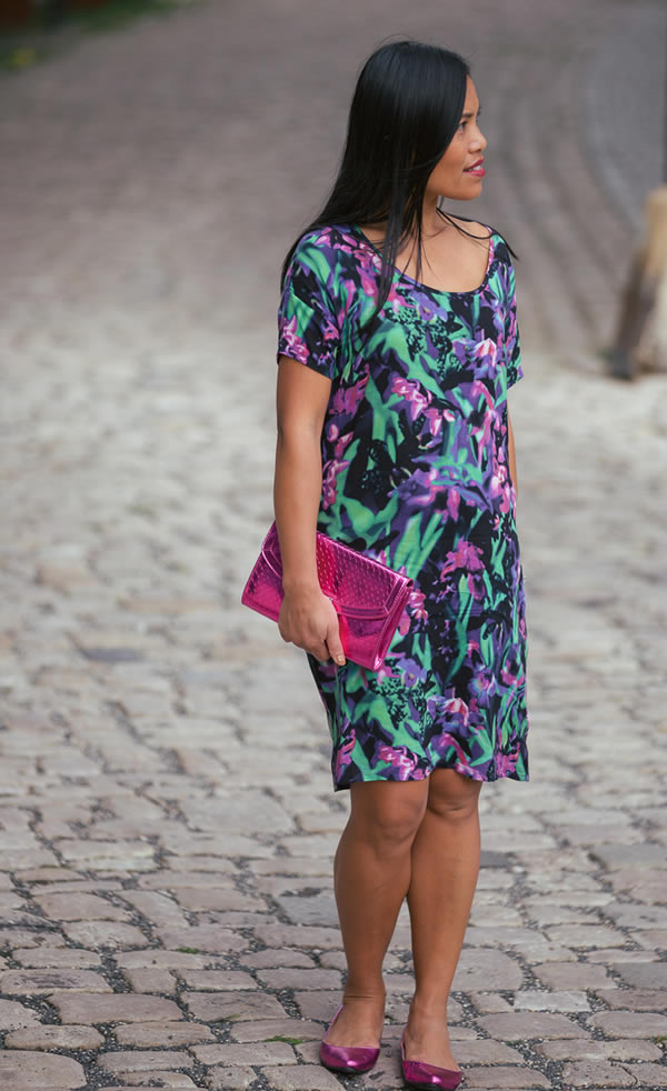 Souri wearing a flower dress | 40plusstyle.com