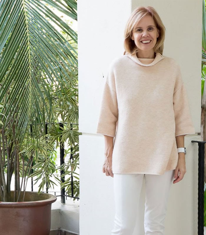 How I wear my bulky peach sweater – Plus bulky versus fitted sweater comparison!