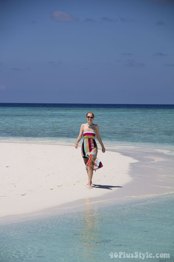 A tropical summer dress on a sandbank in the Maldives | 40plusstyle.com