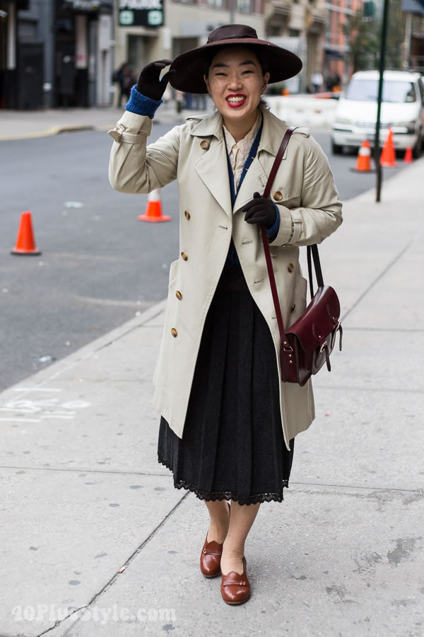 How to wear a hat style inspiration for women over 40 | 40plusstyle.com