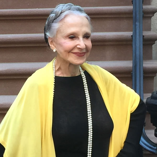 How to look elegantly chic - a style interview with Joyce Carpati ...