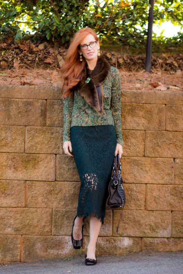 Fur Stole Lace Top Skirt Vintage Brooch | 40plusstyle.com