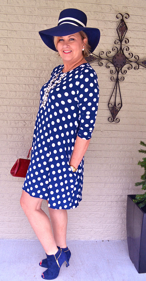 Blue hat and polka dots outfit with Tania |40plusstyle.com