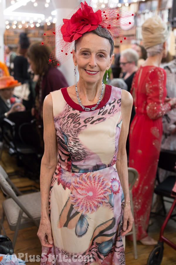  Carola Vecchio looks absolutely stunning in this flower dress accessorized with a red hat.