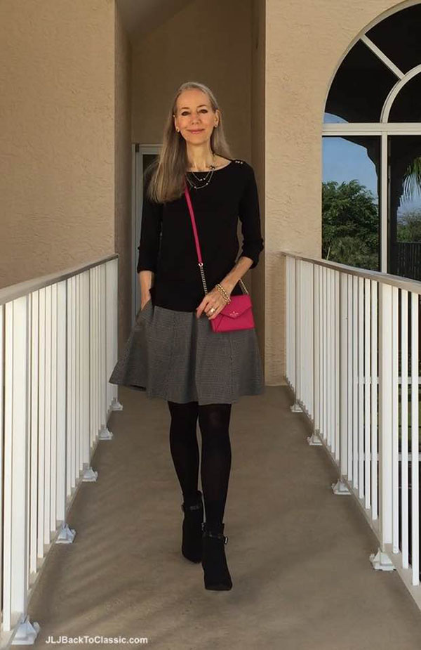 Chic black outfit and pink bag | 40plusstyle.com