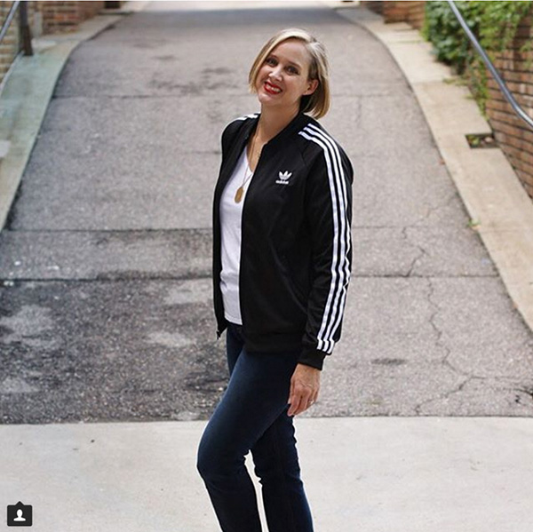 #40plusstyle inspiration: Comfy sports and active wear black and white outfit | 40plusstyle.com