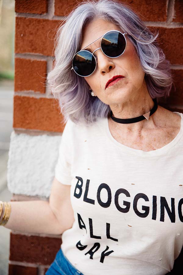White statement shirt for bloggers | 40plusstyle.com