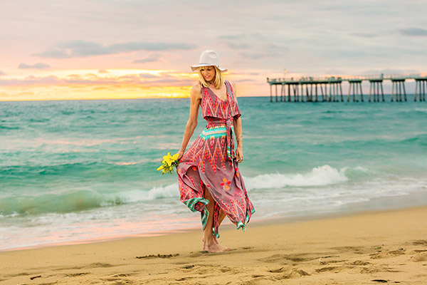 Boho chic style: Flowy aztec dress by the beach | 40plusstyle.com