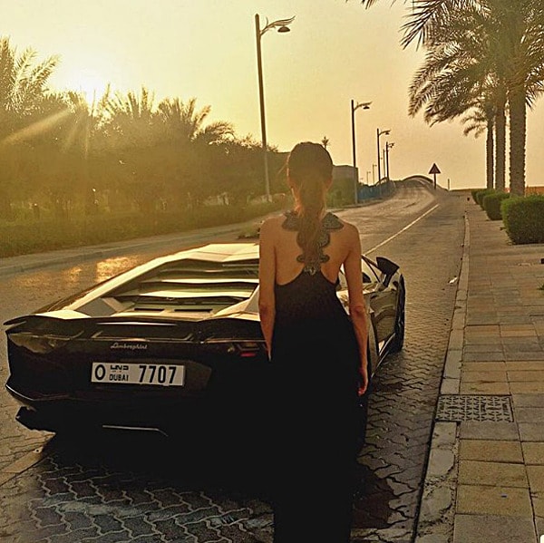 Cynthia Bowman Editor Instagram Dubai @joyjournist | 40+ Style
