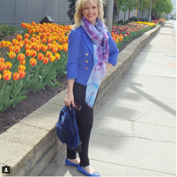 Love this woman's blazer paired with a scarf! | 40plusstyle.com