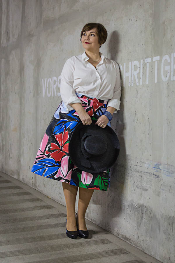 Ideas on how to wear a bold floral skirt | 40plusstyle.com