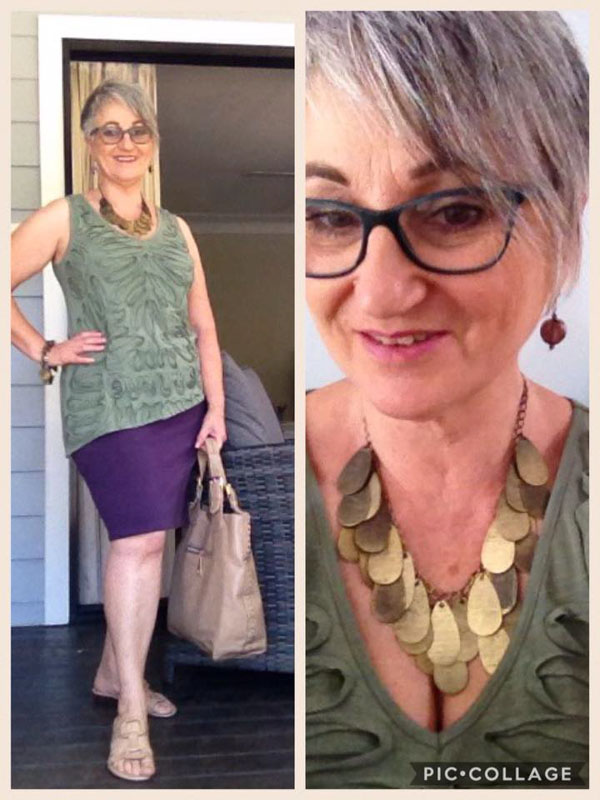 This woman's gold statement necklace definitely adds a more stylish look to her overall outfit! | 40plusstyle.com