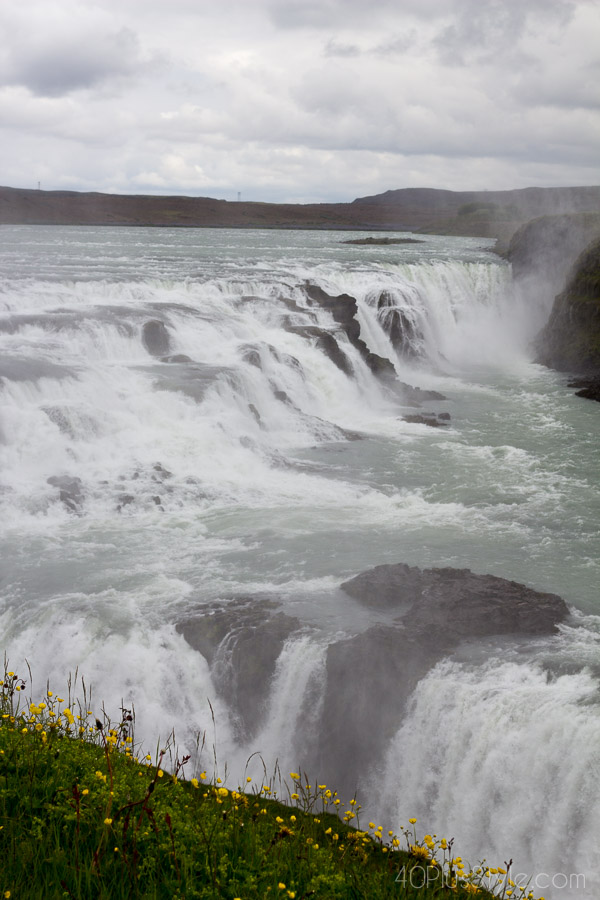 Breathtaking falls and scenery in Iceland | 40plusstyle.com