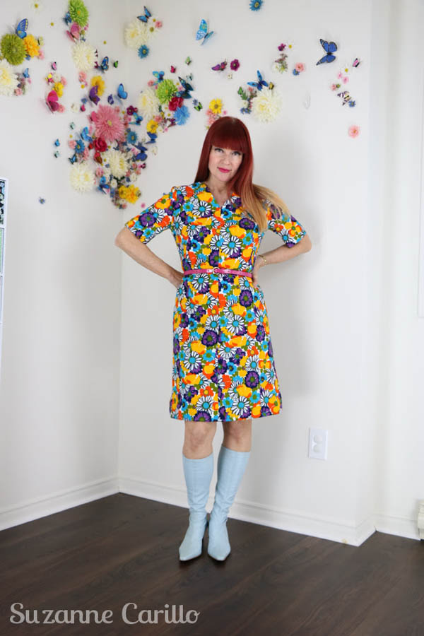 Bold colored vintage outfit | 40plusstyle.com