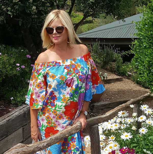 floral outfit ideas for women over 40 | 40plusstyle.com