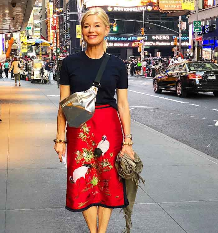 Red skirt - 20 different ways to wear black | 40plusstyle.com