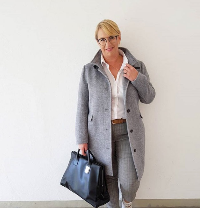 Grey neutral looks with jackets and blazers | 40plusstyle.com