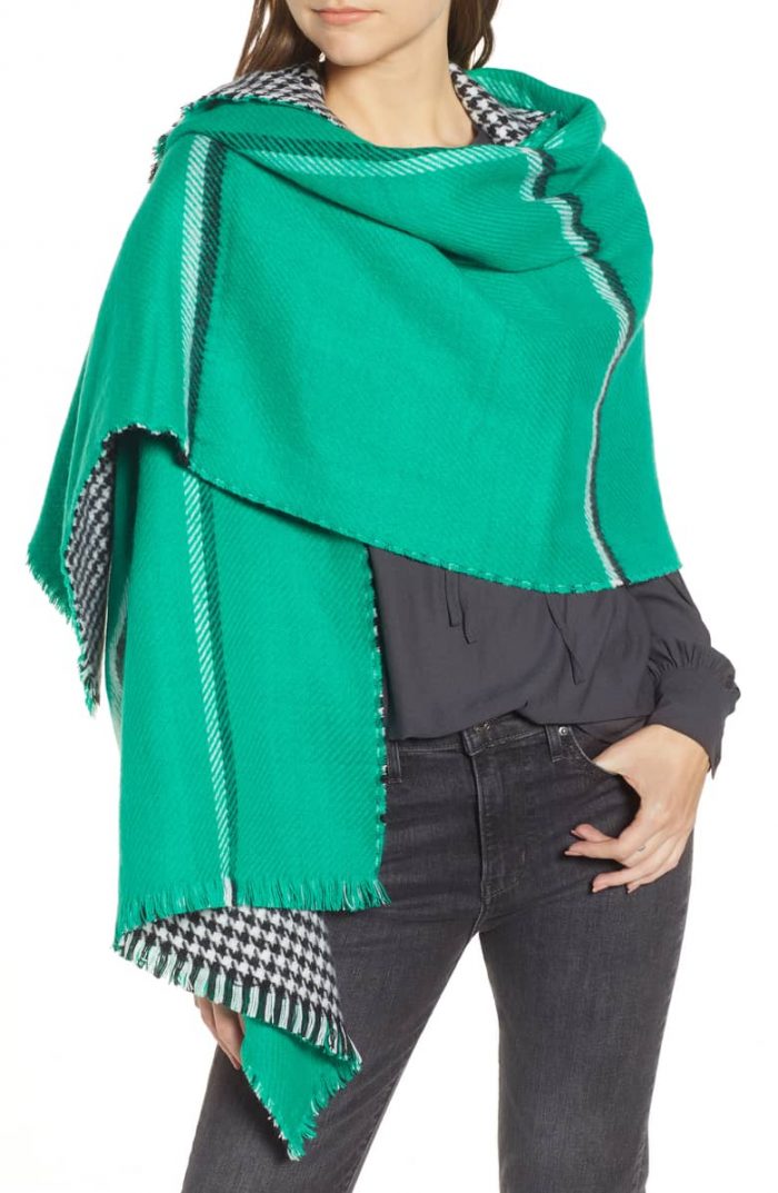Green scarf for women | 40plusstyle.com