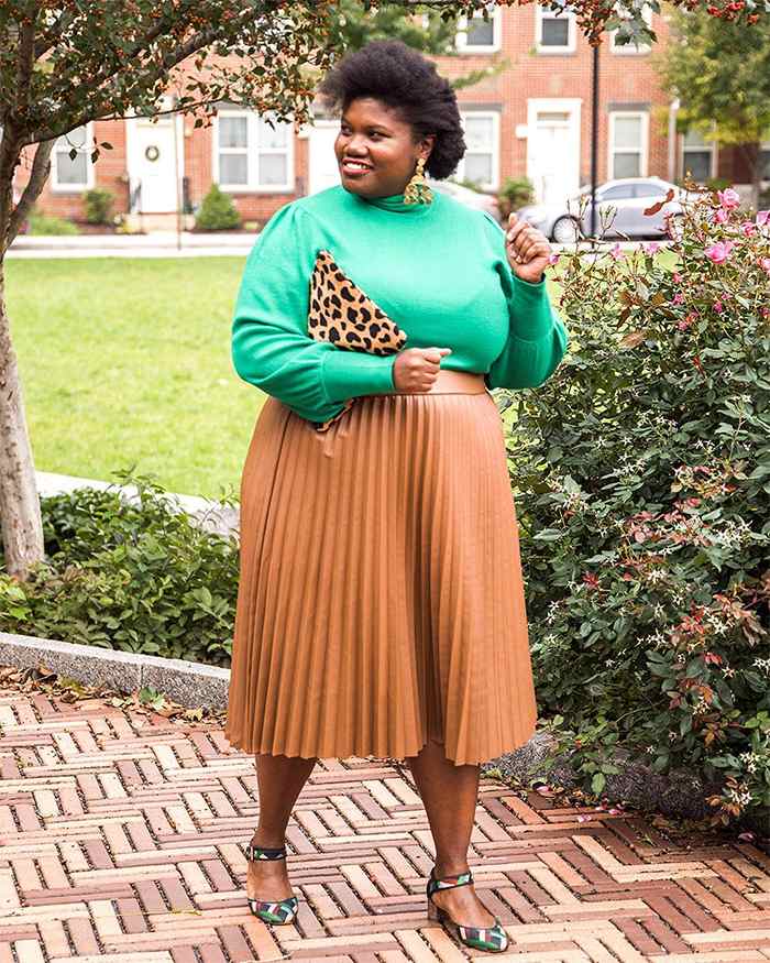 Curvy plus size outlet pleated skirt