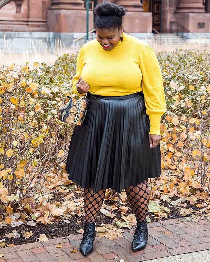 Georgette from Grown and Curvy Women is wearing Yellow Sweatshirt and Black Pleated Skirt with Snakeskin Bag Yellow Sweatshirt and Black Pleated Skirt with Snakeskin Bag | fashion over 40 | 40plusstyle
