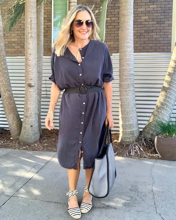 A midi shirt dress for those who like black | 40plusstyle.com