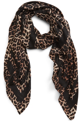 Christmas gift ideas for women: BP. leopard print scarf | 40plusstyle.com