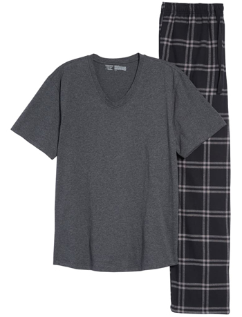 Christmas gift ideas for men: Nordstrom Men’s Shop pajamas | 40plusstyle.com