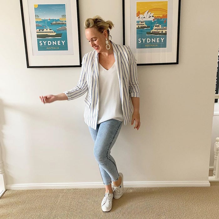 a linen blazer worn with skinny jeggings and sneakers | 40plusstyle.com