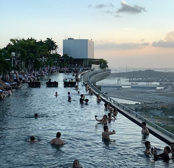 Infinity swimming pool at Marina Bay Sands Singapore | 40plusstyle.com