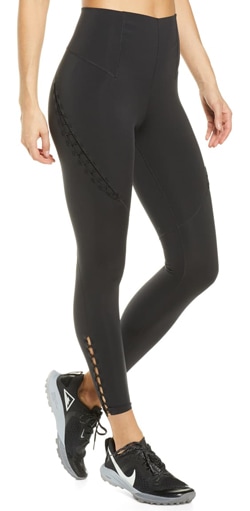 Nike training tights | 40plusstyle.com