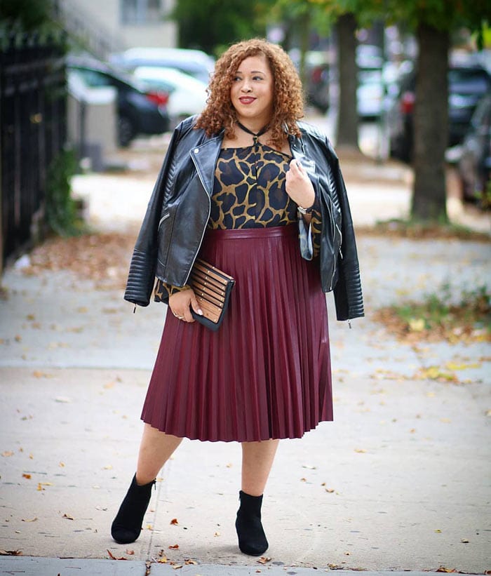 Burgundy leather 2024 skirt outfit ideas