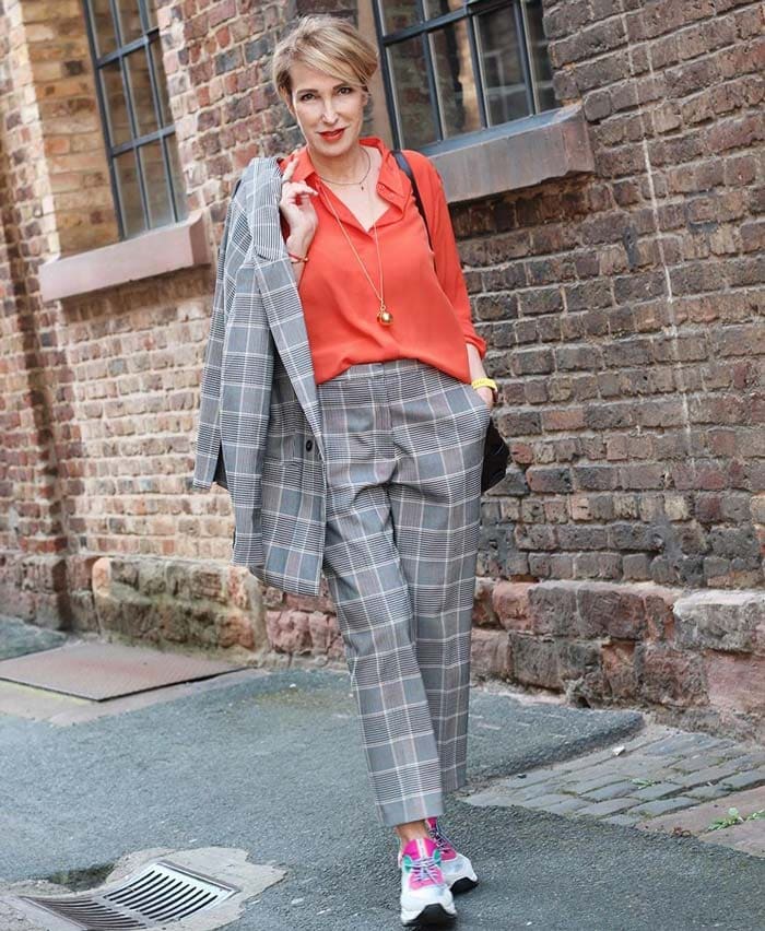 wearing orange with gray | 40plusstyle.com