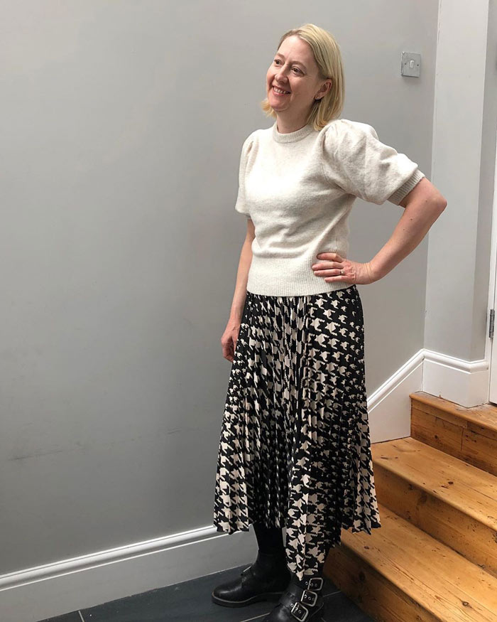 a puff sleeve top and pleated skirt outfit for pear shapes | 40plusstyle.com