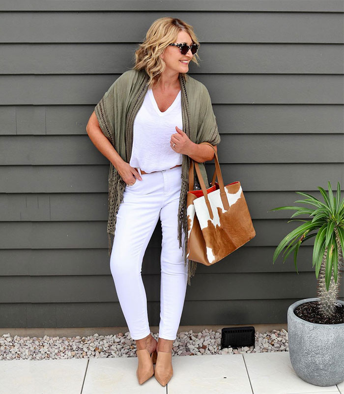 neutral colors and olive green for the natural style personality | 40plusstyle.com