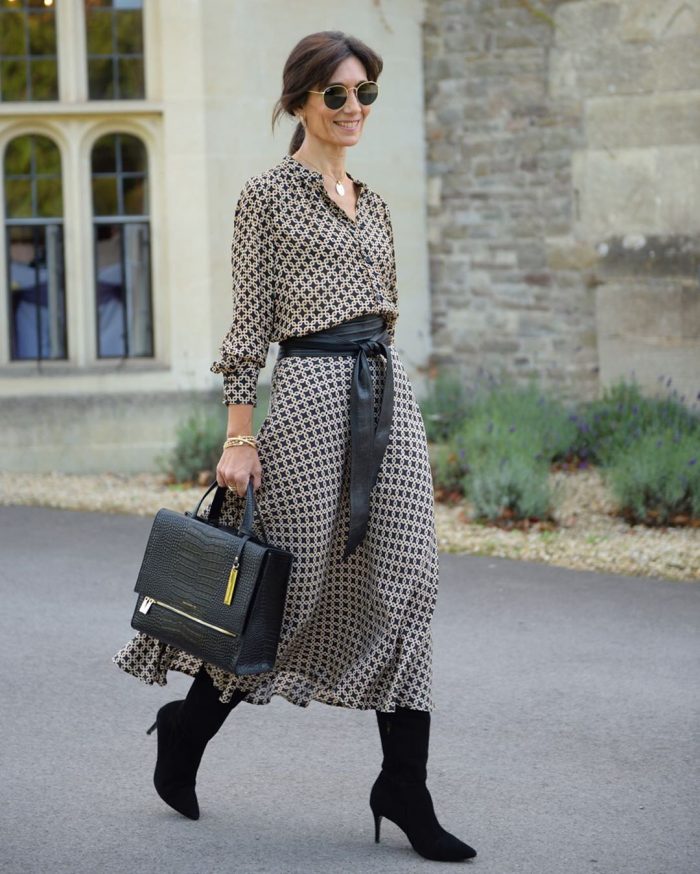 wearing a shirtdress belted at the waist | 40plusstyle.com