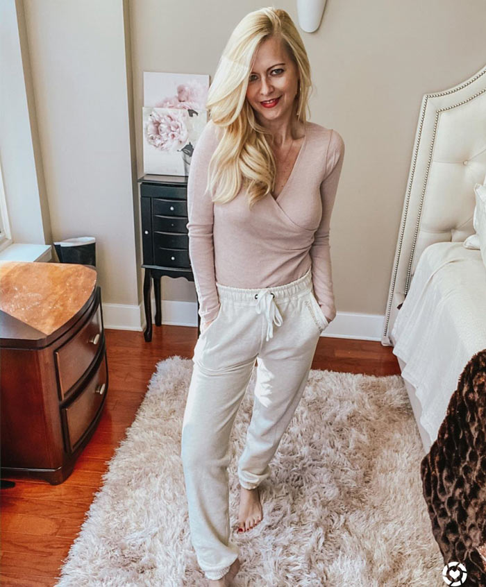 best loungewear for women - all neutrals | 40plusstyle.com