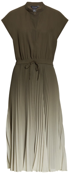 pleated dress to hide the belly | 40plusstyle.com