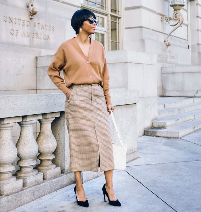 an all neutral outfit for the classic style personality | 40plusstyle.com