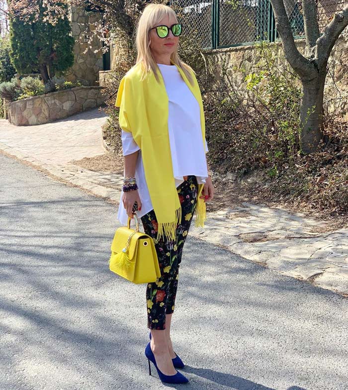 Yellow accessories goes well with black and white outfits | 40plusstyle.com